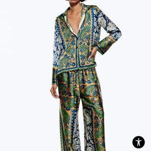 Two piece patterned silk ZARA pant suit NEVER WORN. Size SM. Regular price $150